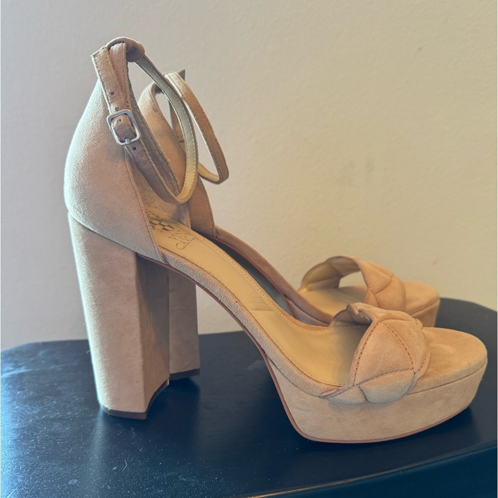 Vince Camuto Gruelie Maghs Platform Sandal Sandstone Suede size 9.5 M